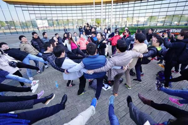 青年教师热身运动.jpg